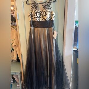 NWT Gown With Tule